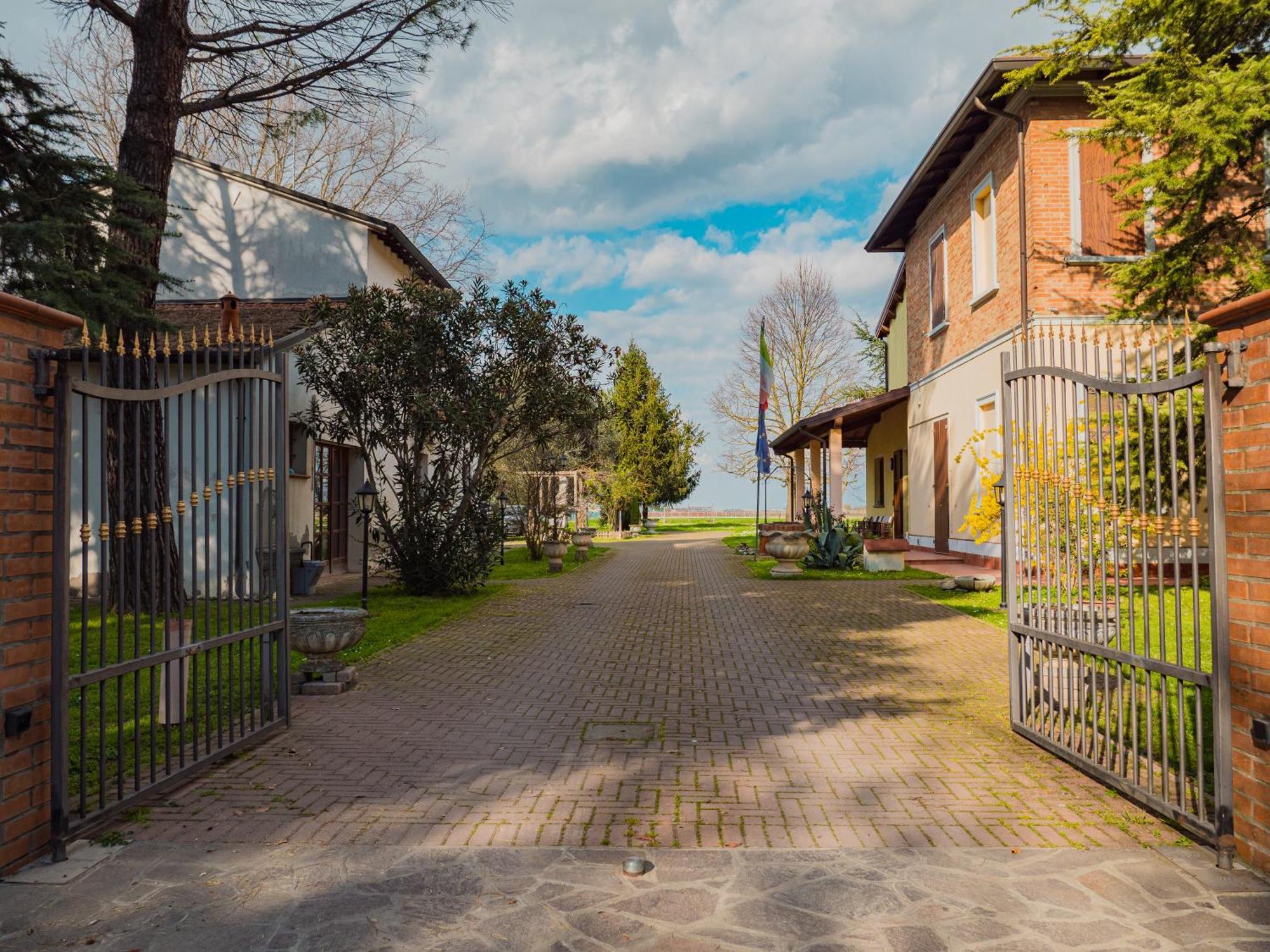 B&B Villa Erika ลูโก ภายนอก รูปภาพ