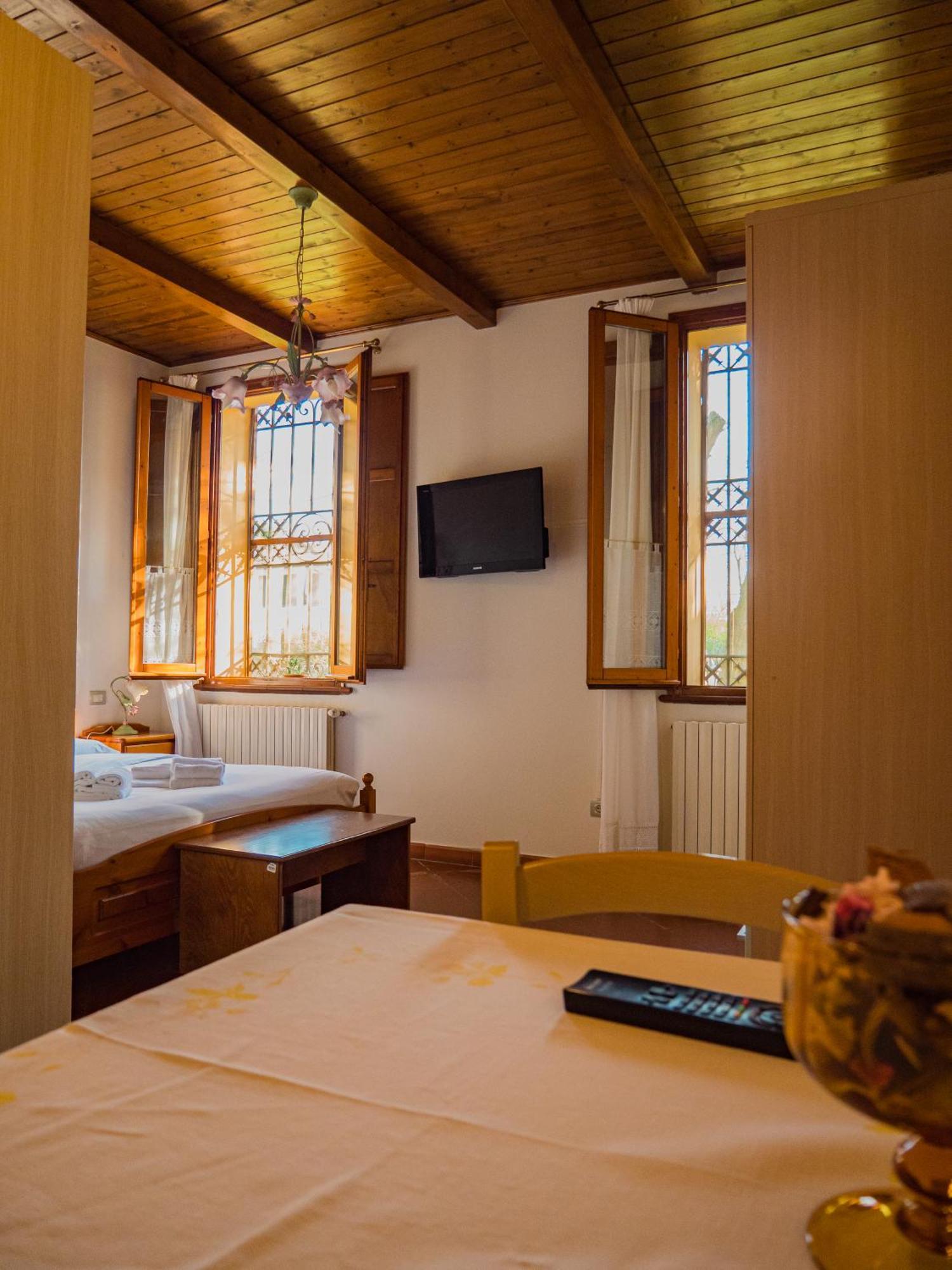 B&B Villa Erika ลูโก ภายนอก รูปภาพ