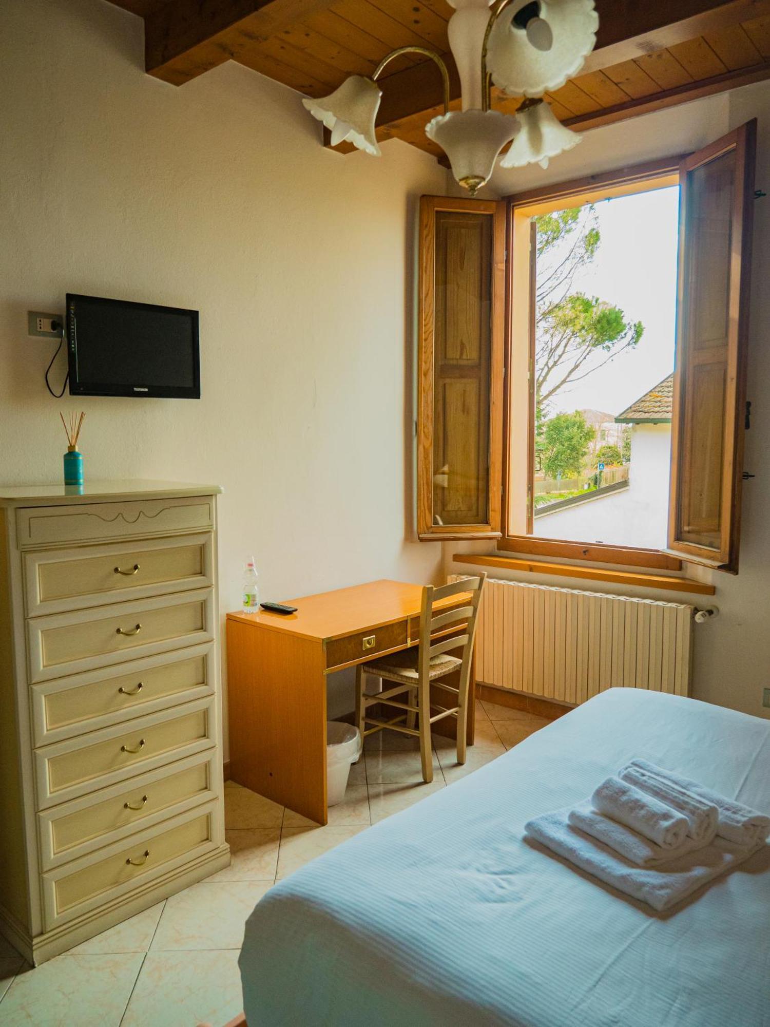 B&B Villa Erika ลูโก ภายนอก รูปภาพ