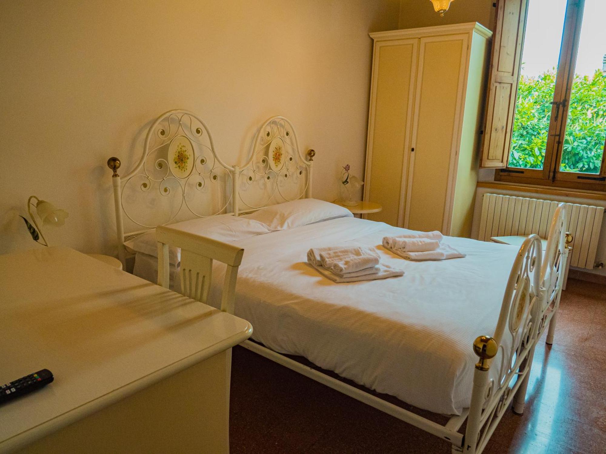 B&B Villa Erika ลูโก ภายนอก รูปภาพ